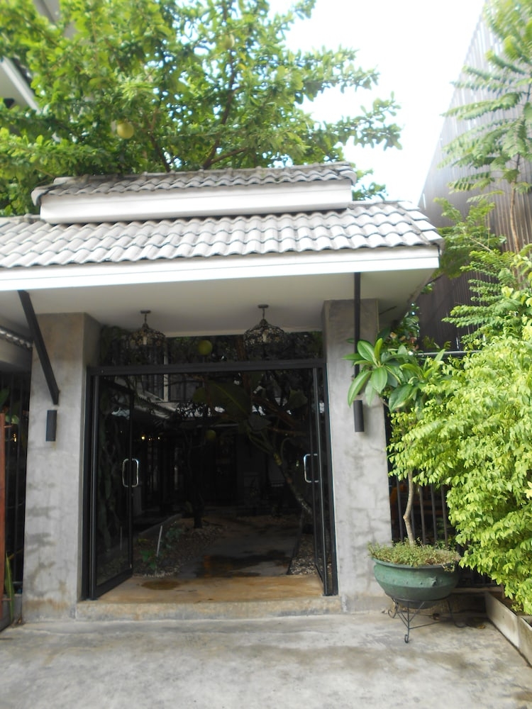 숙박 시설 입구