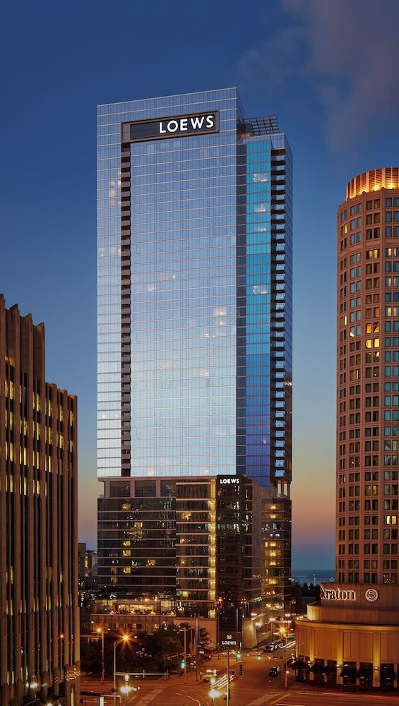 숙박 시설 정면 - 저녁/밤