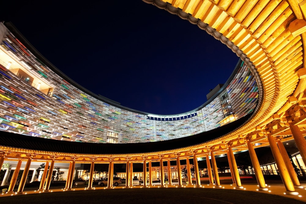 숙박 시설 입구