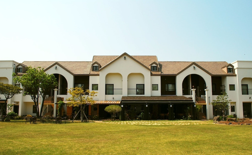 숙박 시설 정면