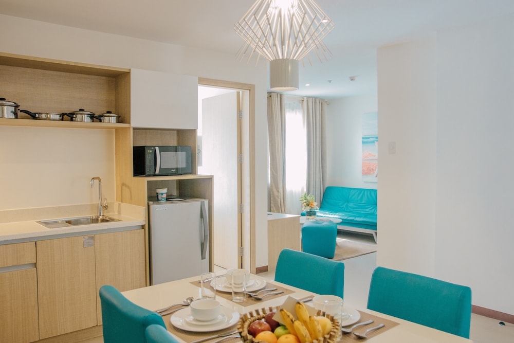 객실 내 식사 공간