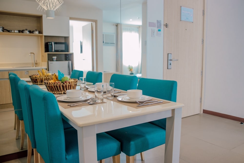 객실 내 식사 공간