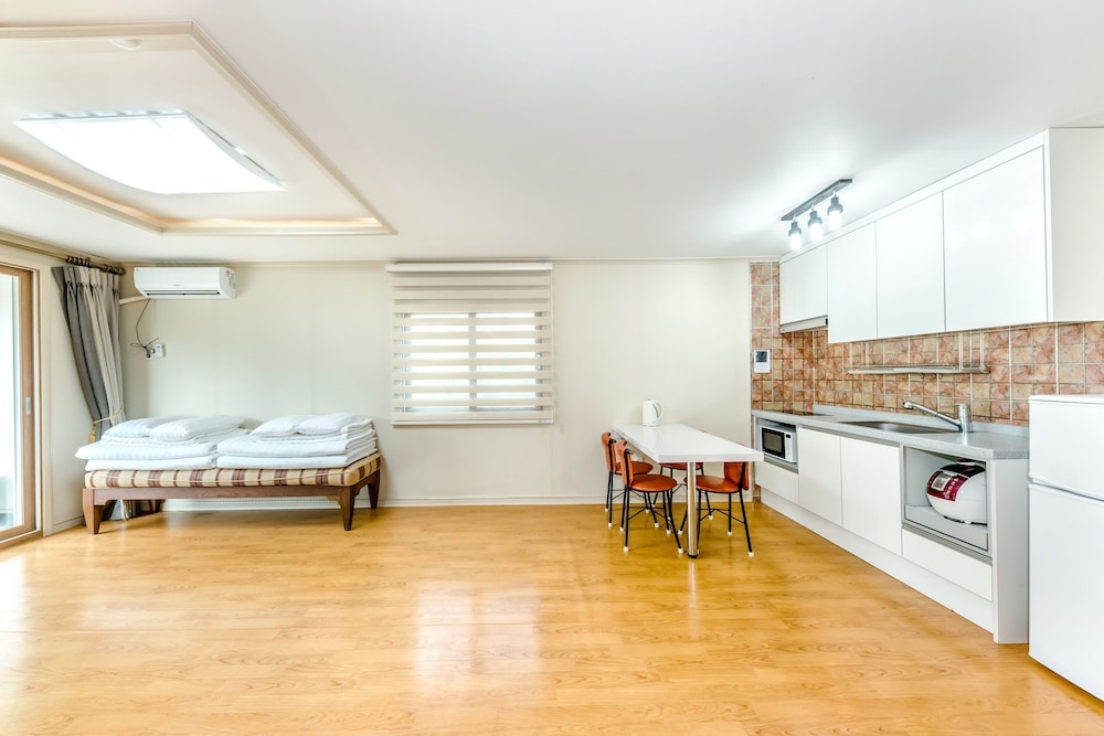 객실 내 식사 공간