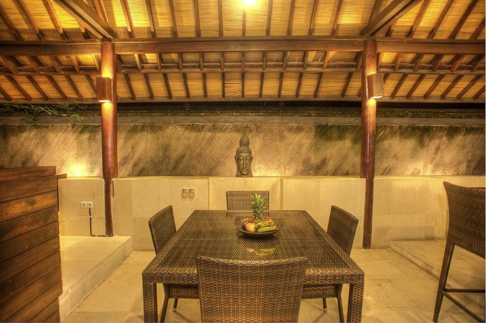 객실 내 식사 공간