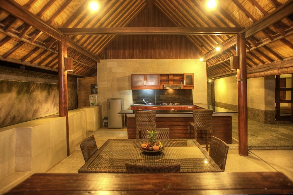 객실 내 식사 공간