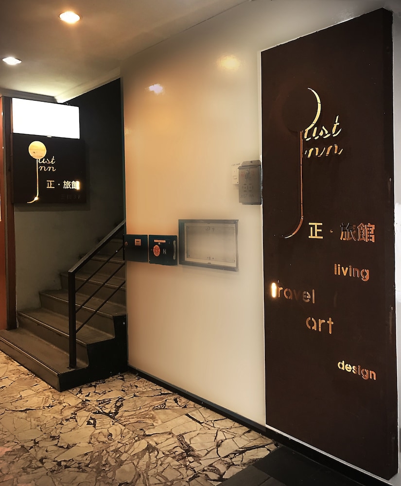 숙박 시설 입구