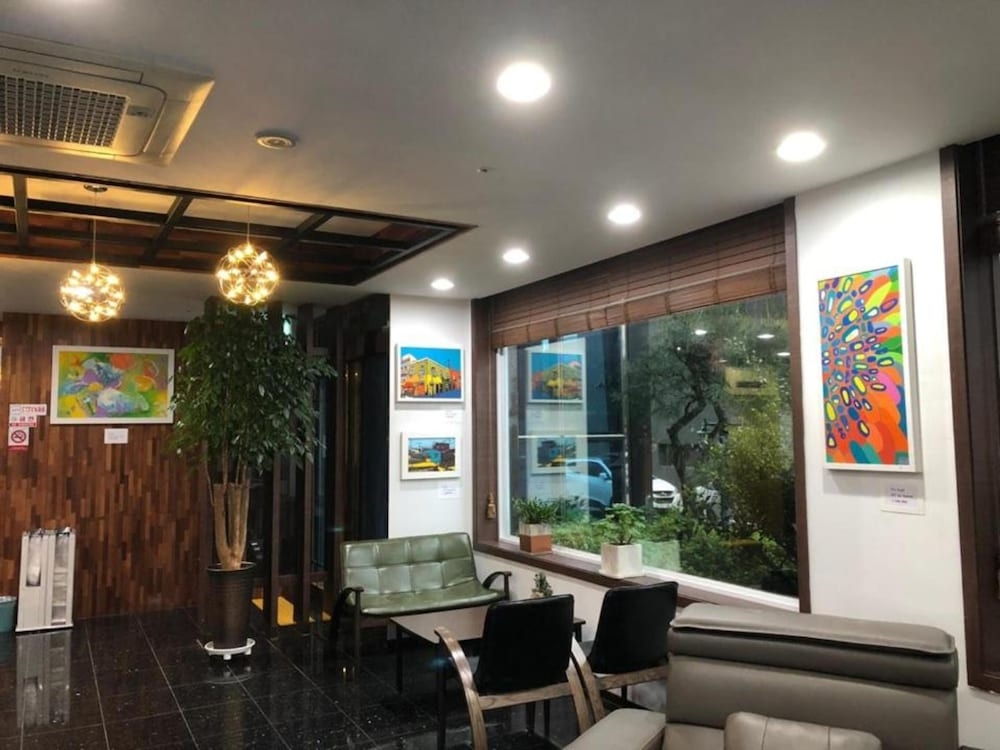 로비 좌석 공간