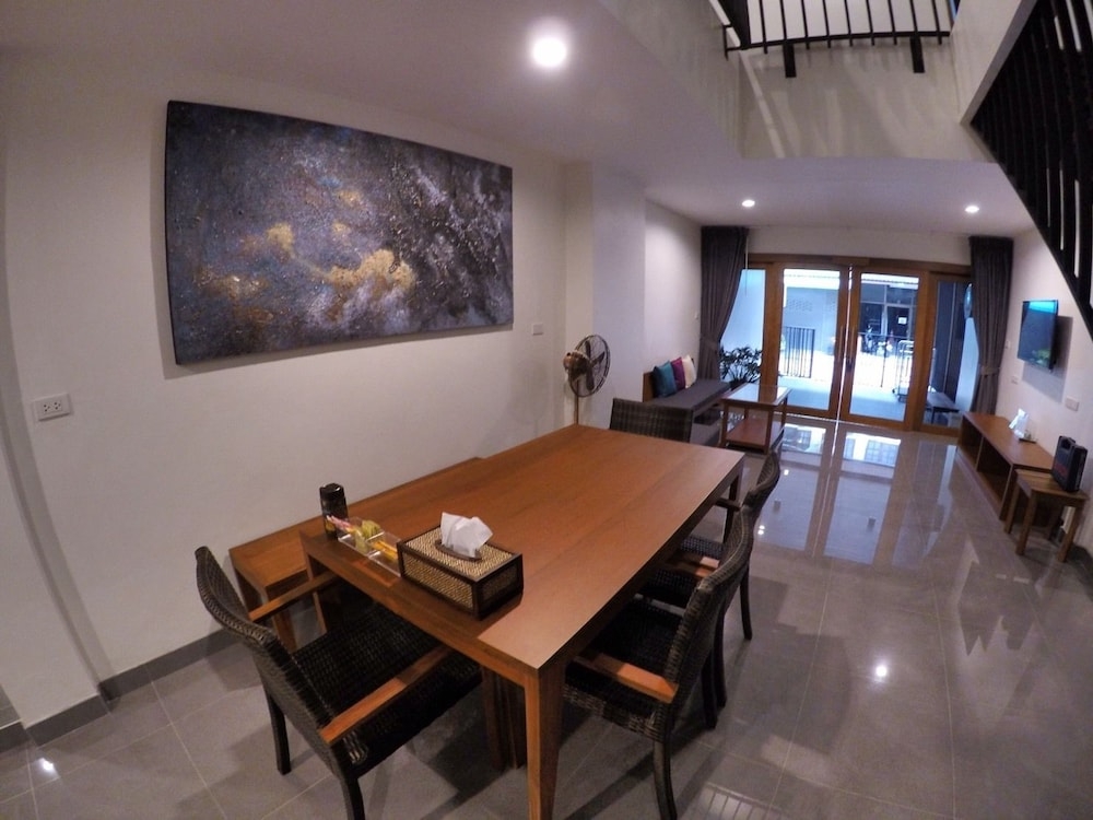 객실 내 식사 공간