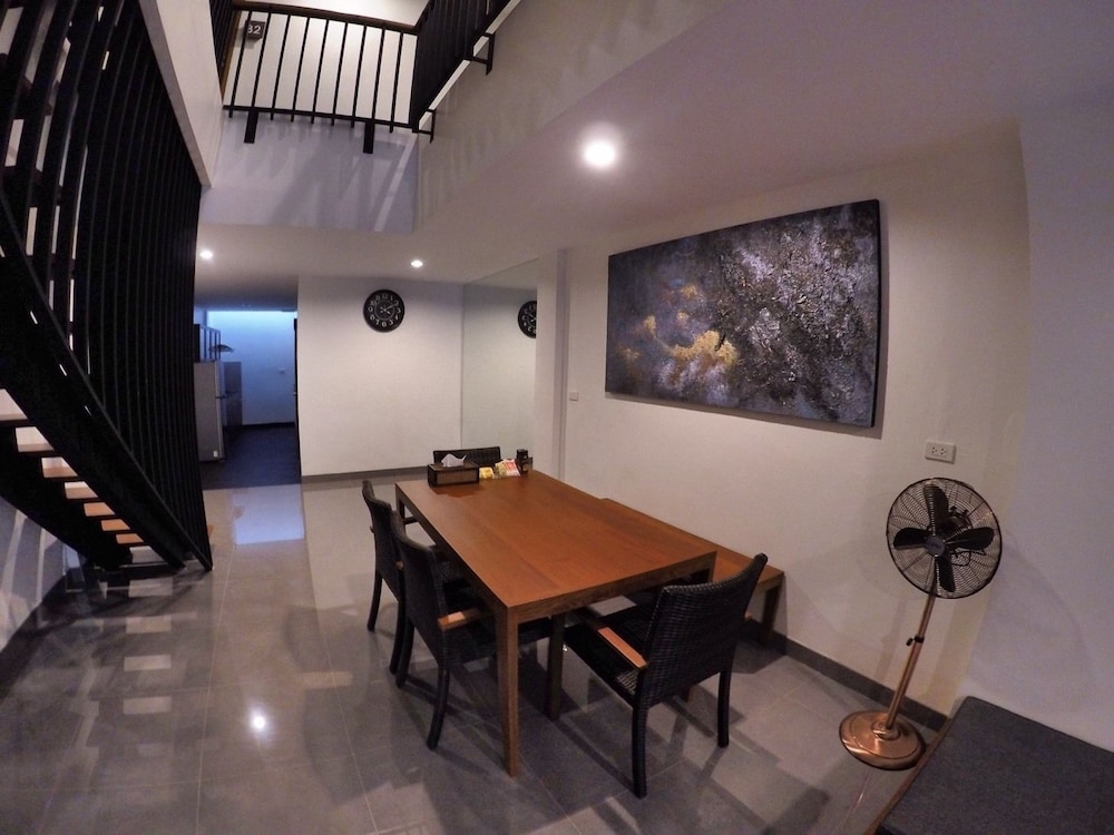 객실 내 식사 공간