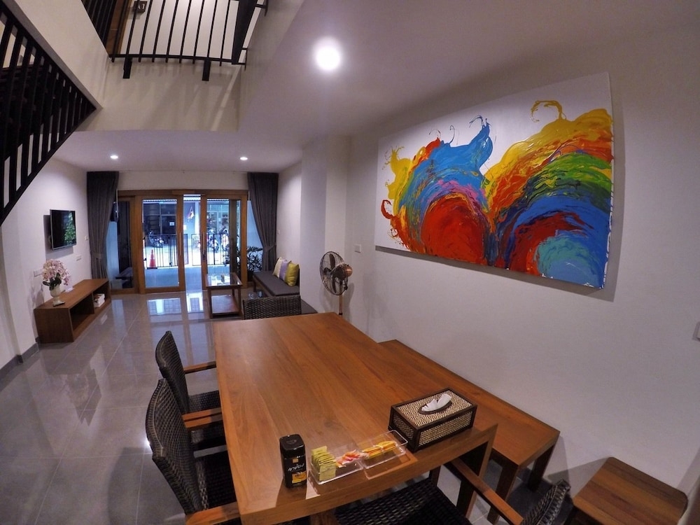 객실 내 식사 공간