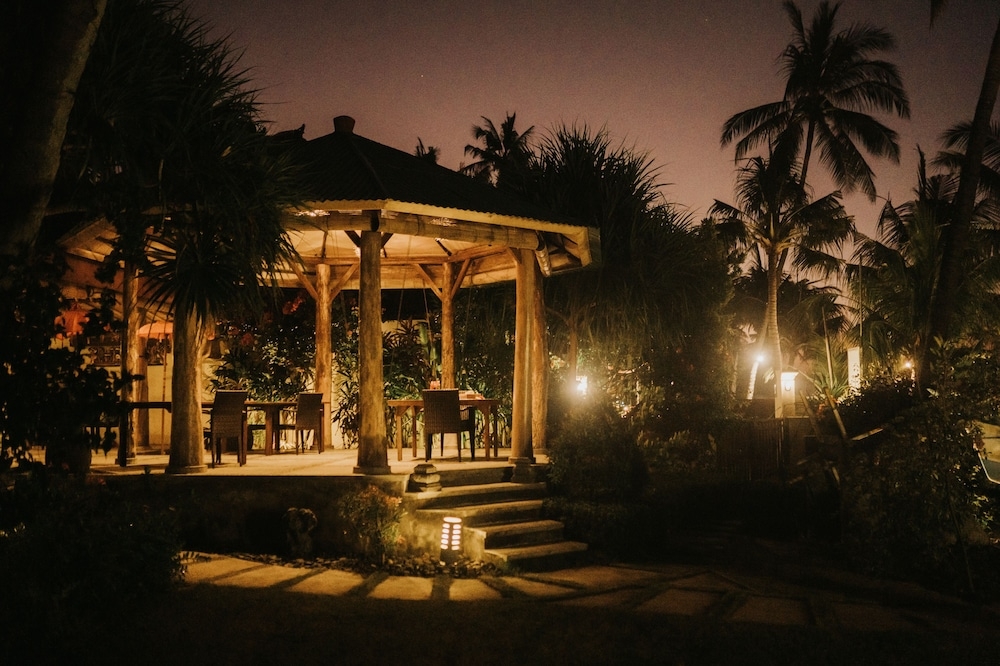 숙박 시설 정면 - 저녁/밤