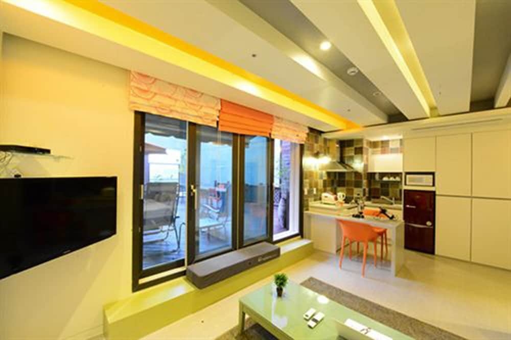 객실 내 식사 공간