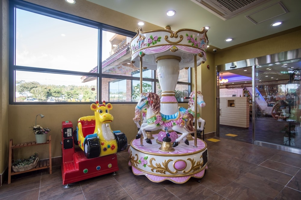 어린이 놀이 공간 - 실내