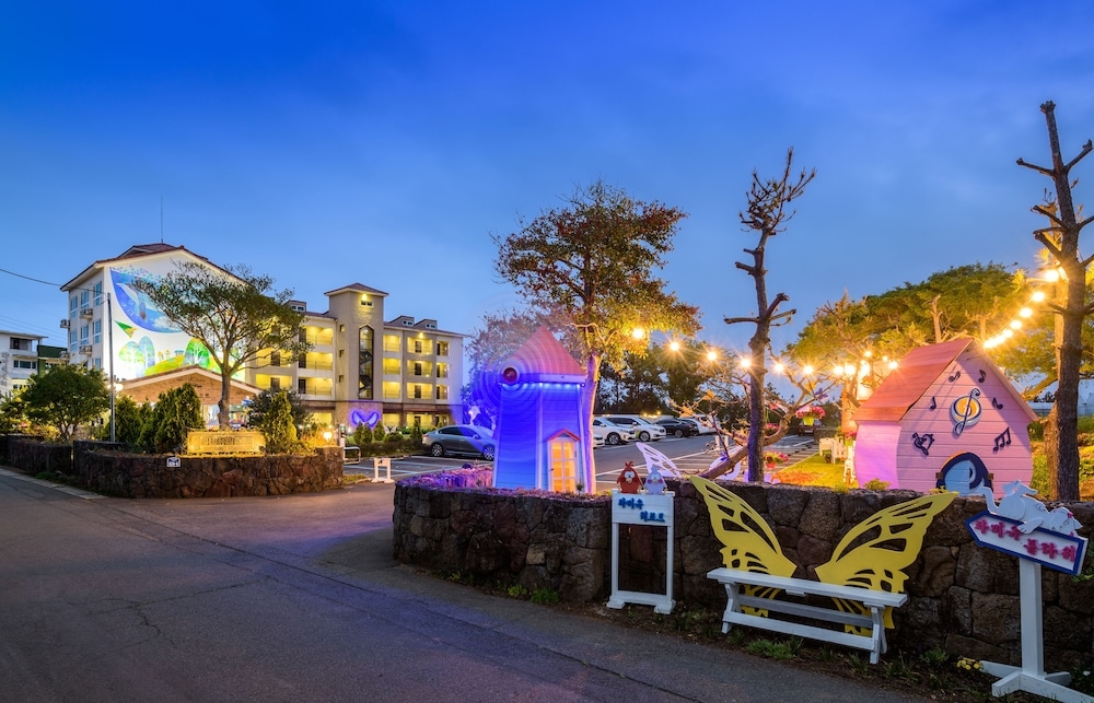 숙박 시설 입구