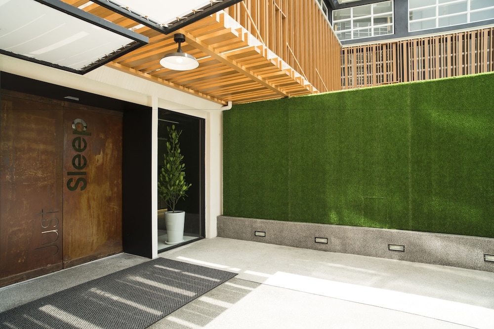 숙박 시설 정면