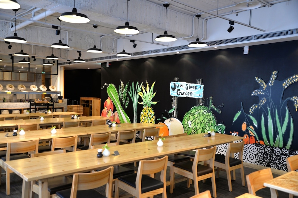 객실 내 식사 공간