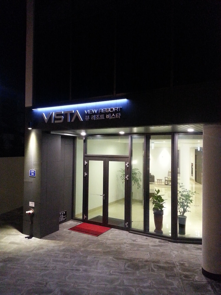 숙박 시설 입구