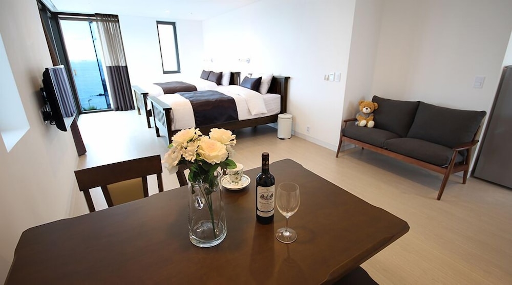 객실 내 식사 공간