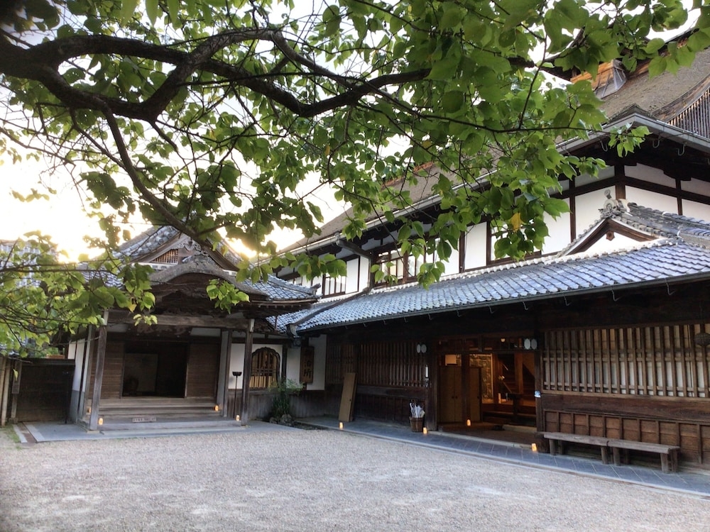 숙박 시설 정면