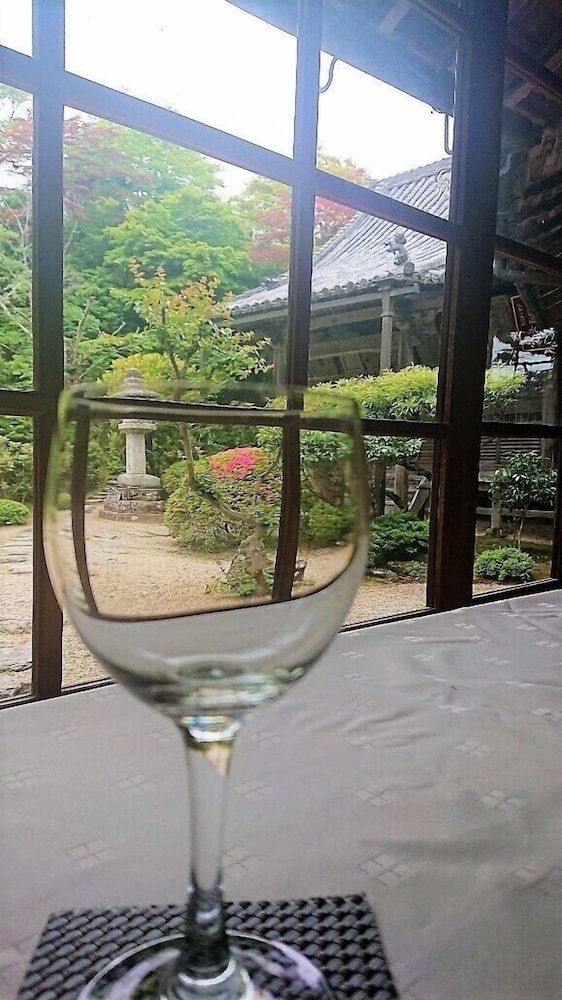 객실 내 식사 공간