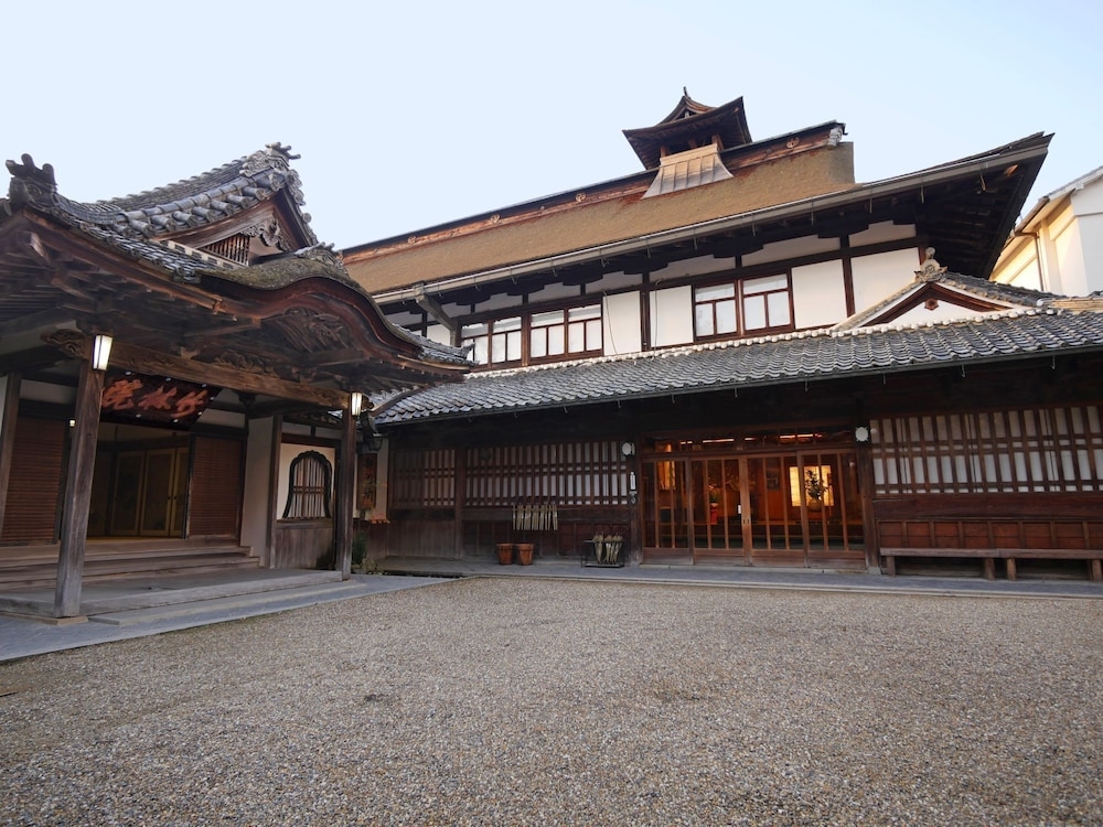 숙박 시설 정면