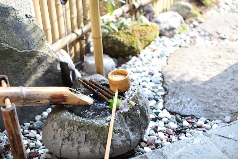 숙박 시설 입구