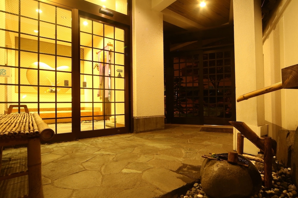 숙박 시설 입구