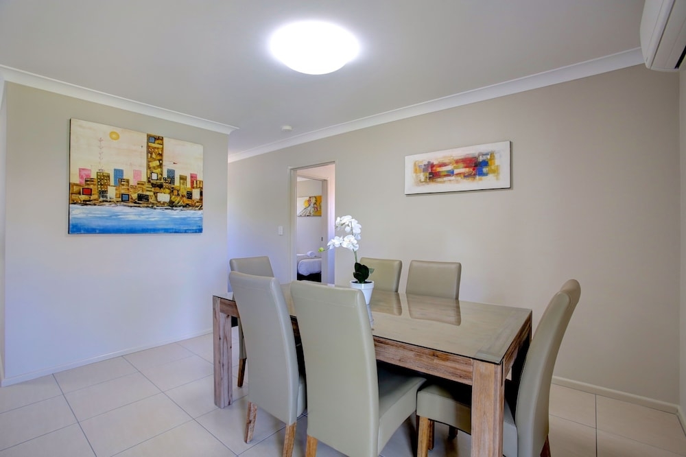 객실 내 식사 공간