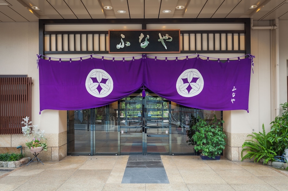 숙박 시설 정면