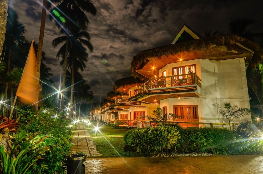 숙박 시설 정면 - 저녁/밤