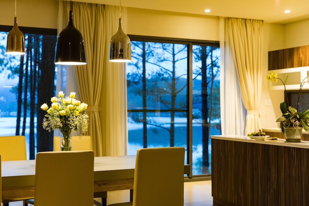 객실 내 식사 공간