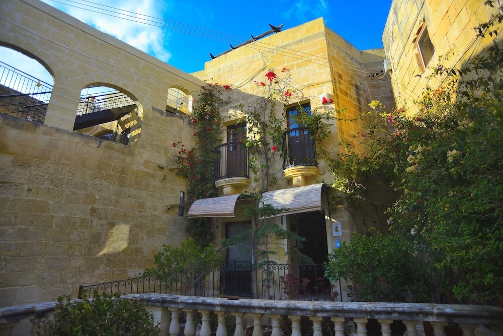 숙박 시설 입구