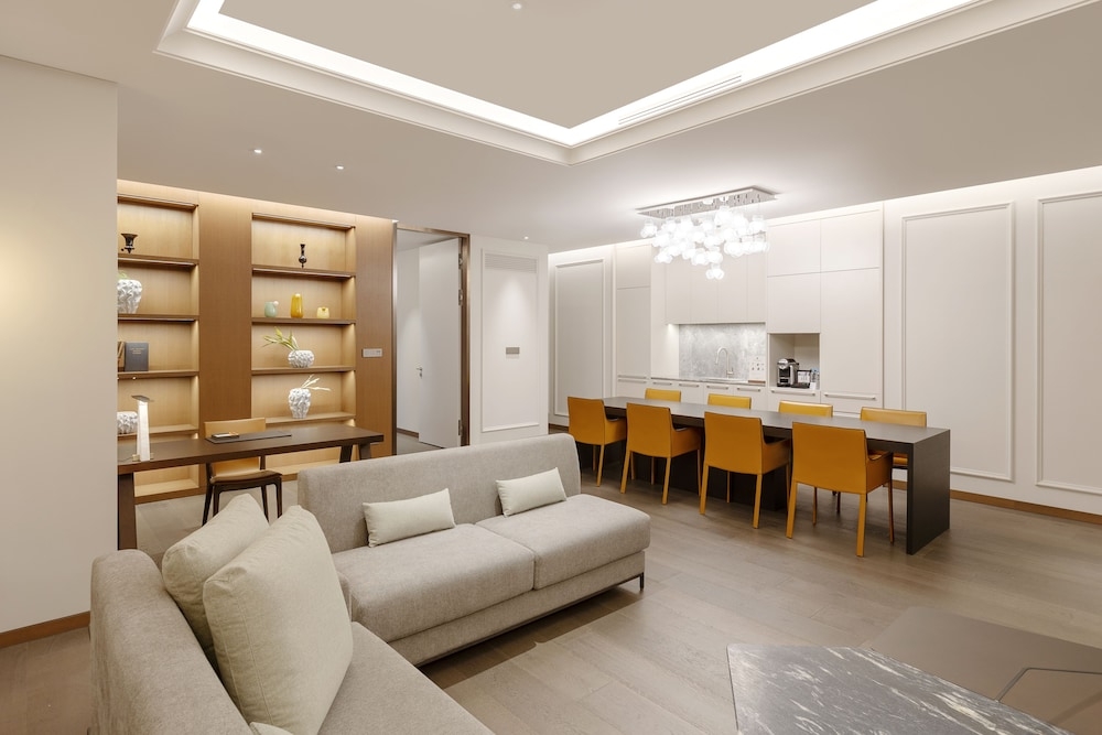 객실 내 식사 공간