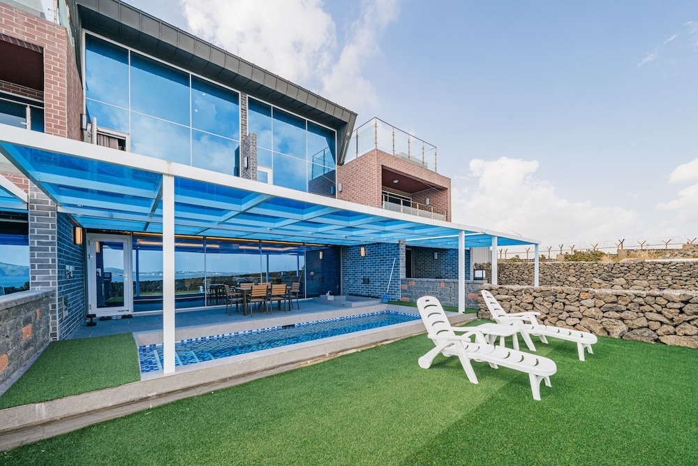 숙박 시설 정면