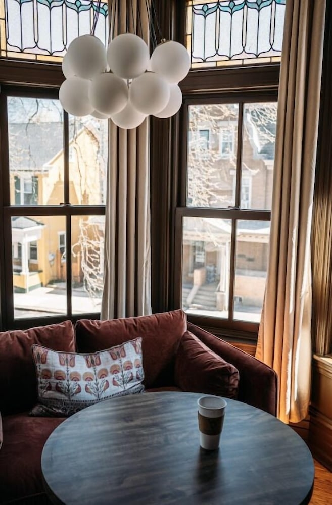 객실 내 식사 공간