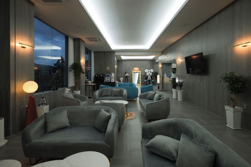 로비 좌석 공간