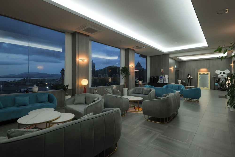 로비 좌석 공간