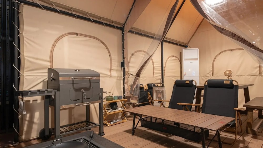 객실 내 식사 공간