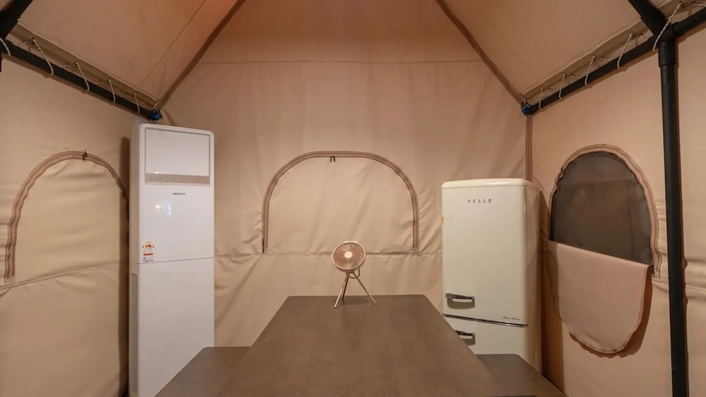 객실 내 식사 공간