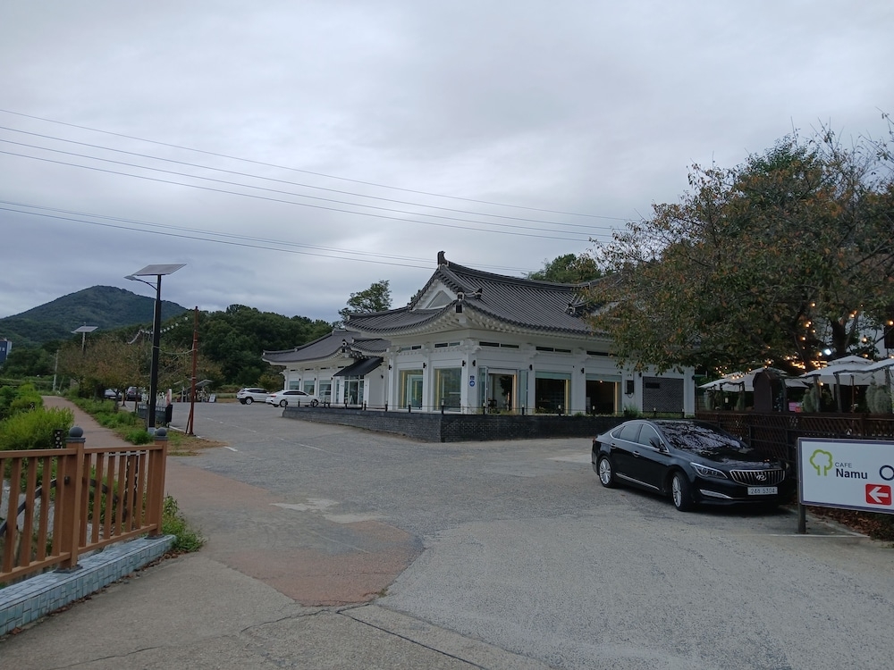 숙박 시설에서 보는 주변 전망