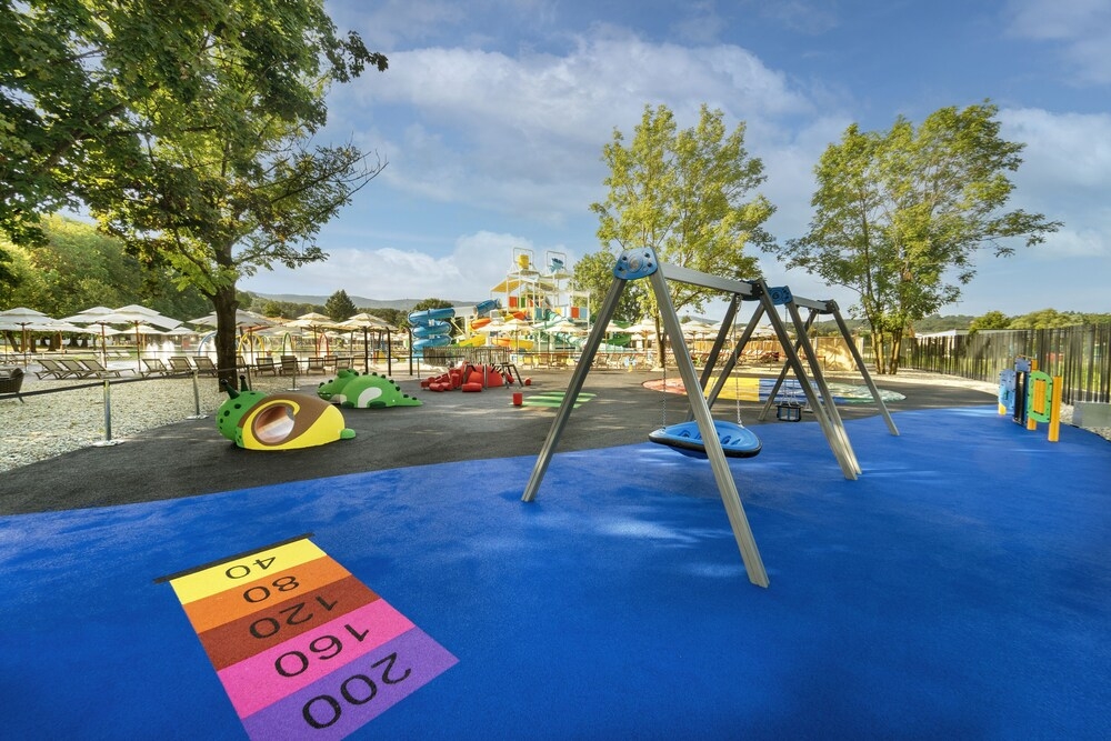 어린이 놀이 공간 - 야외