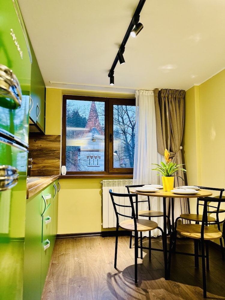 객실 내 식사 공간