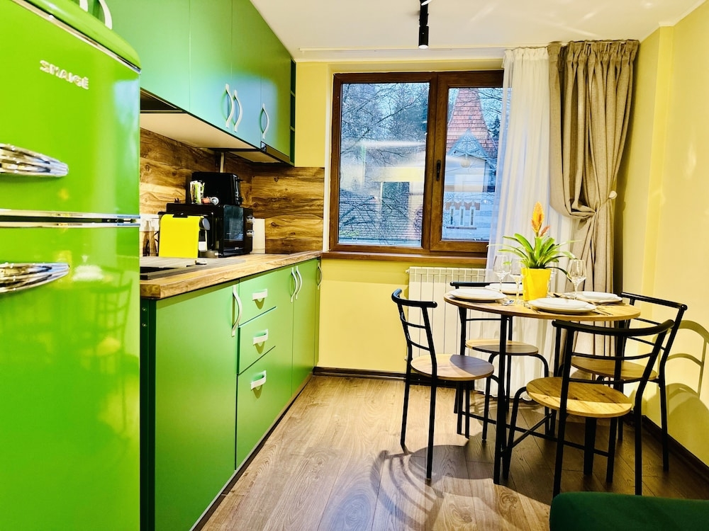 객실 내 식사 공간