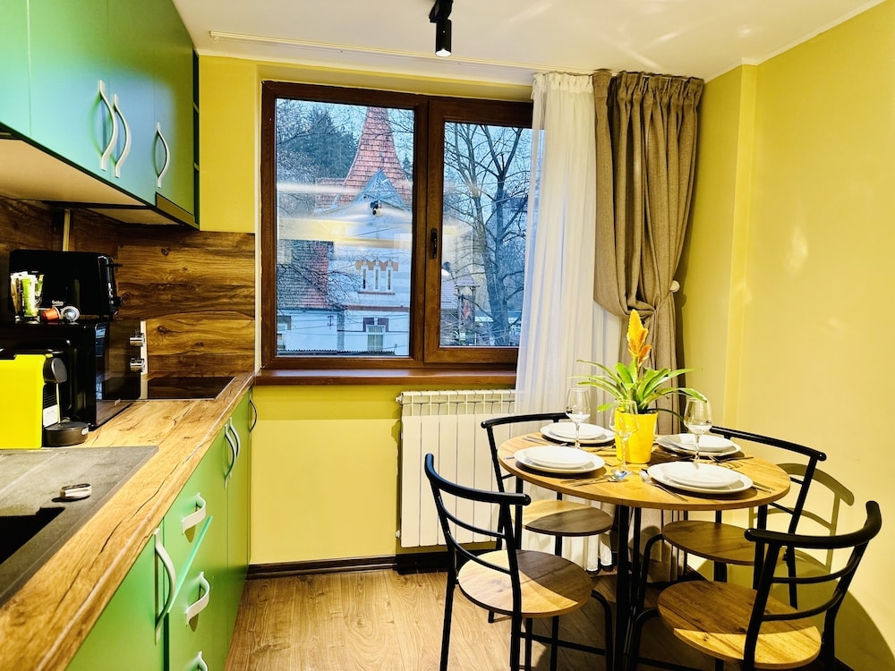 객실 내 식사 공간