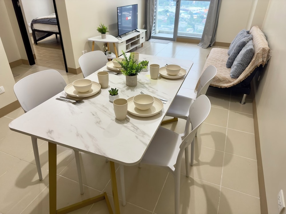 객실 내 식사 공간