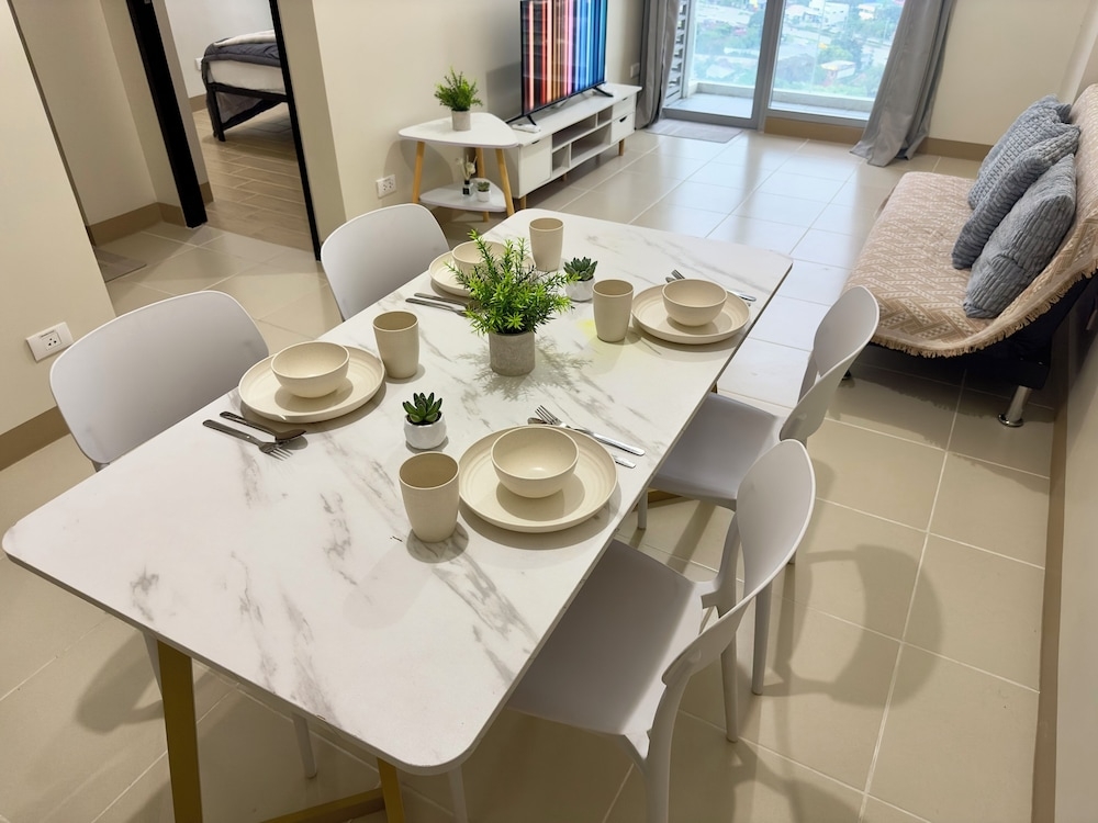 객실 내 식사 공간