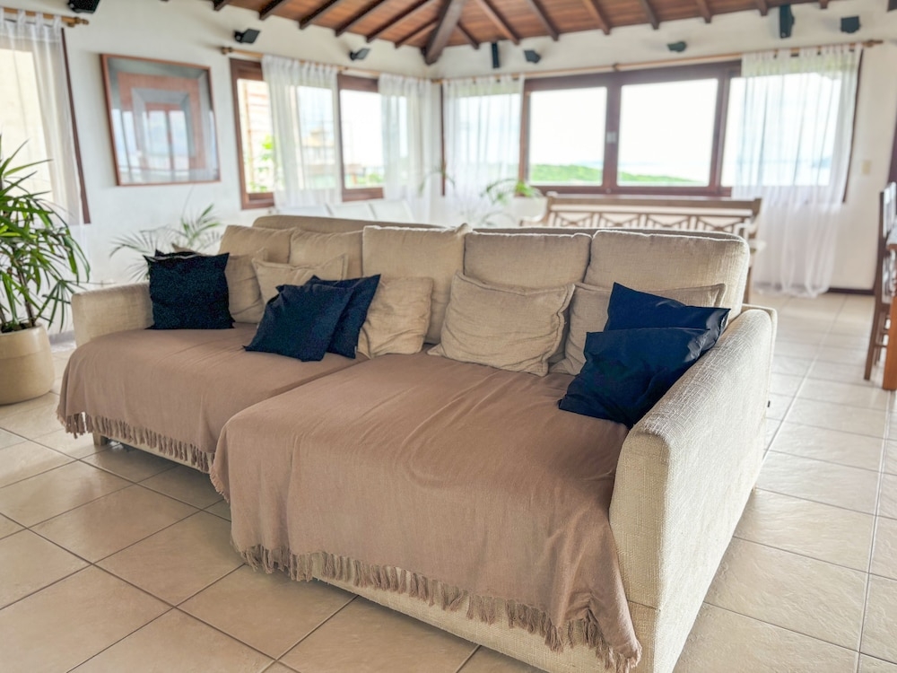 로비 좌석 공간