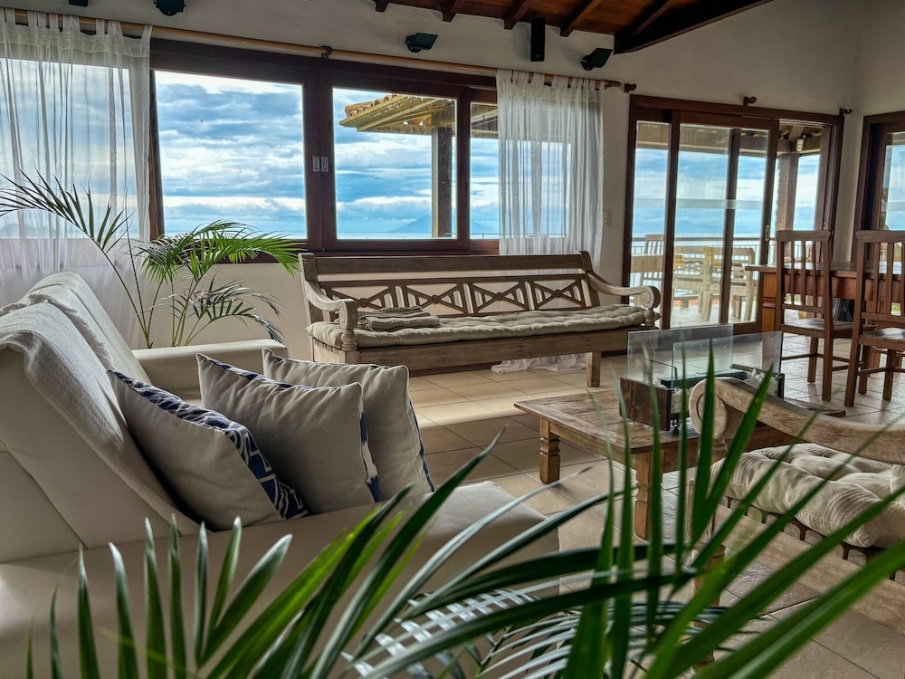 로비 좌석 공간