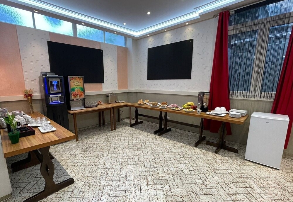 뷔페 아침 식사