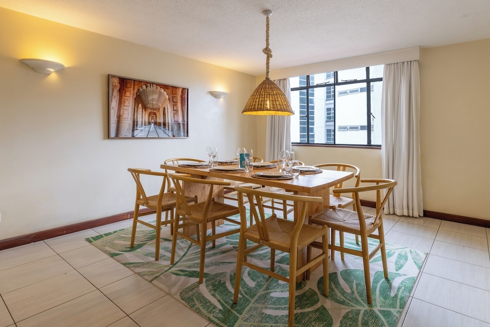 객실 내 식사 공간